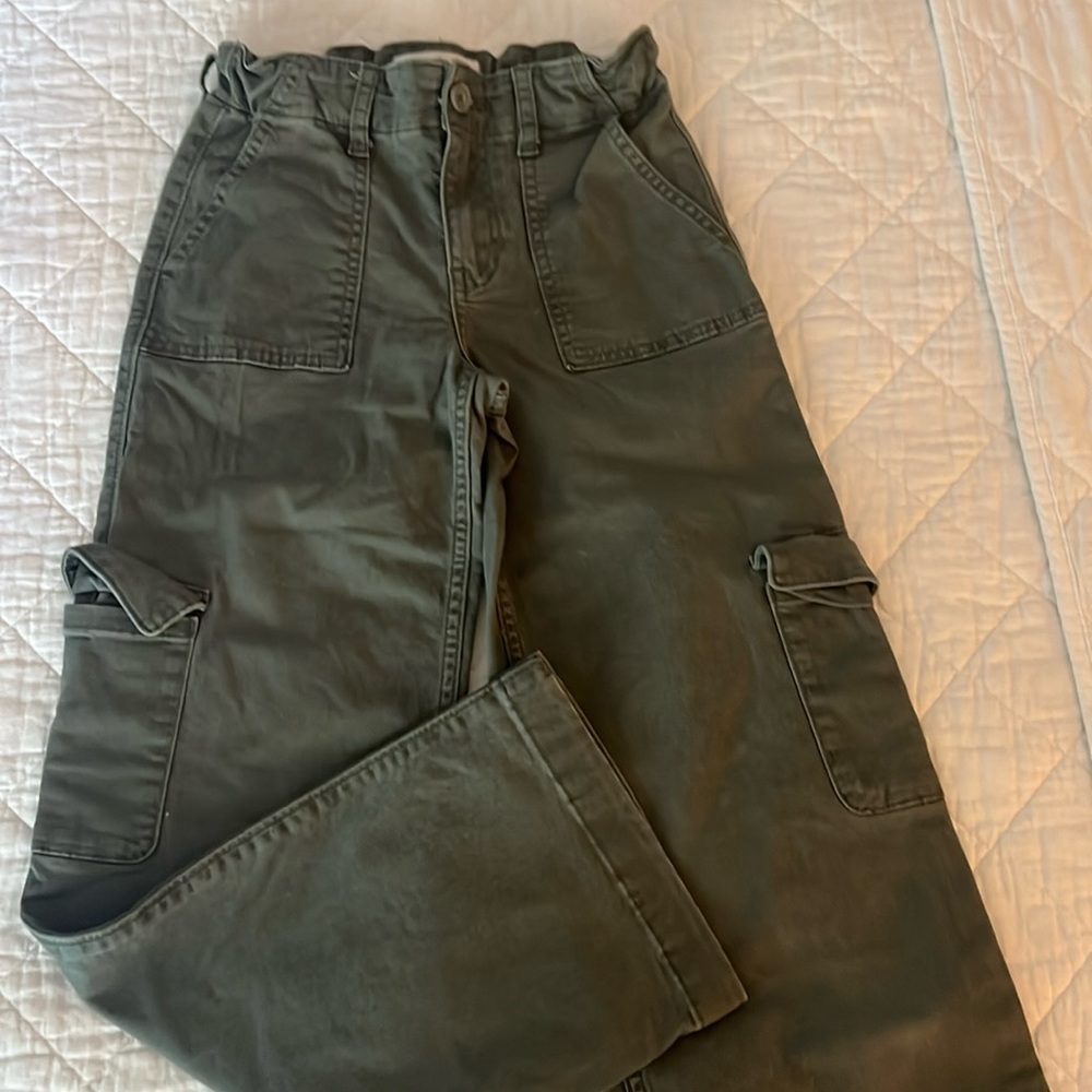 Girls Abercrombie kids army green cargo pants size 9/10Long